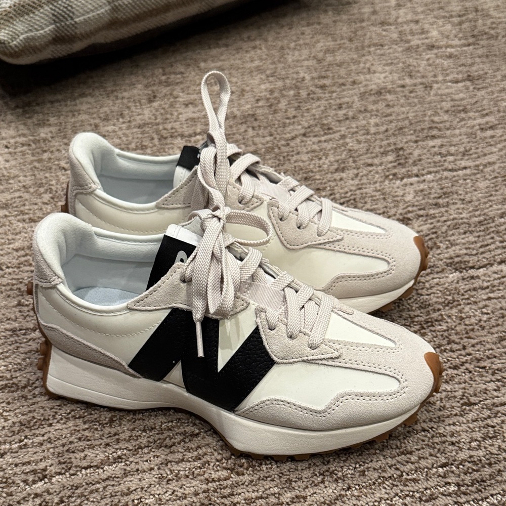 New Balance Women's 327